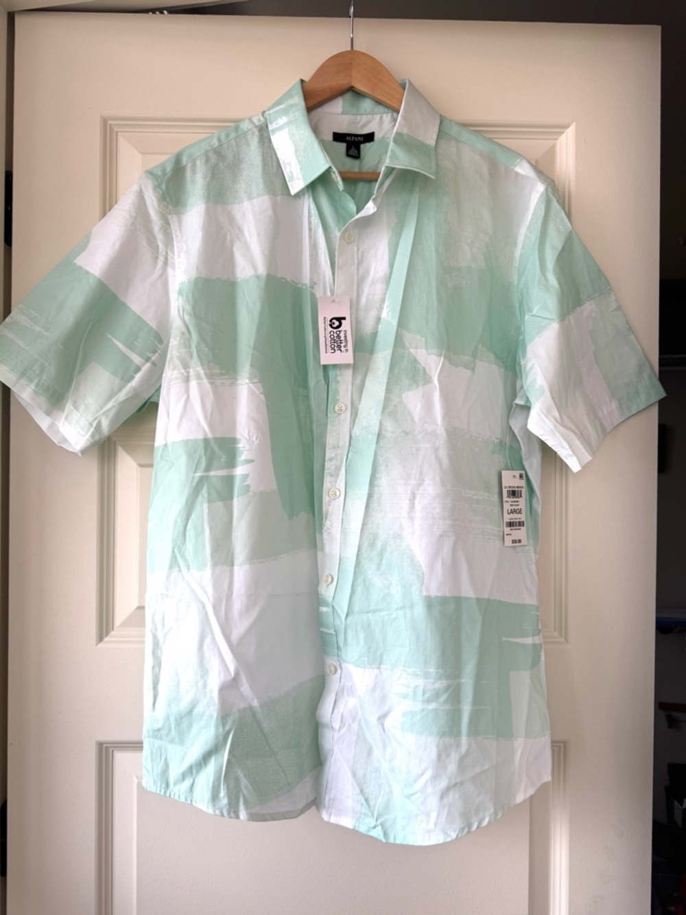 100% Cotton. Alfani Men’s Short Sleeve Button Down Shirt. Green and White. NWT.